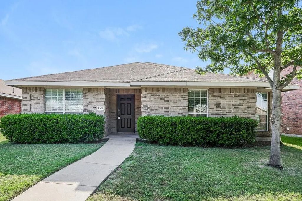 829 Clear Creek Drive, DeSoto