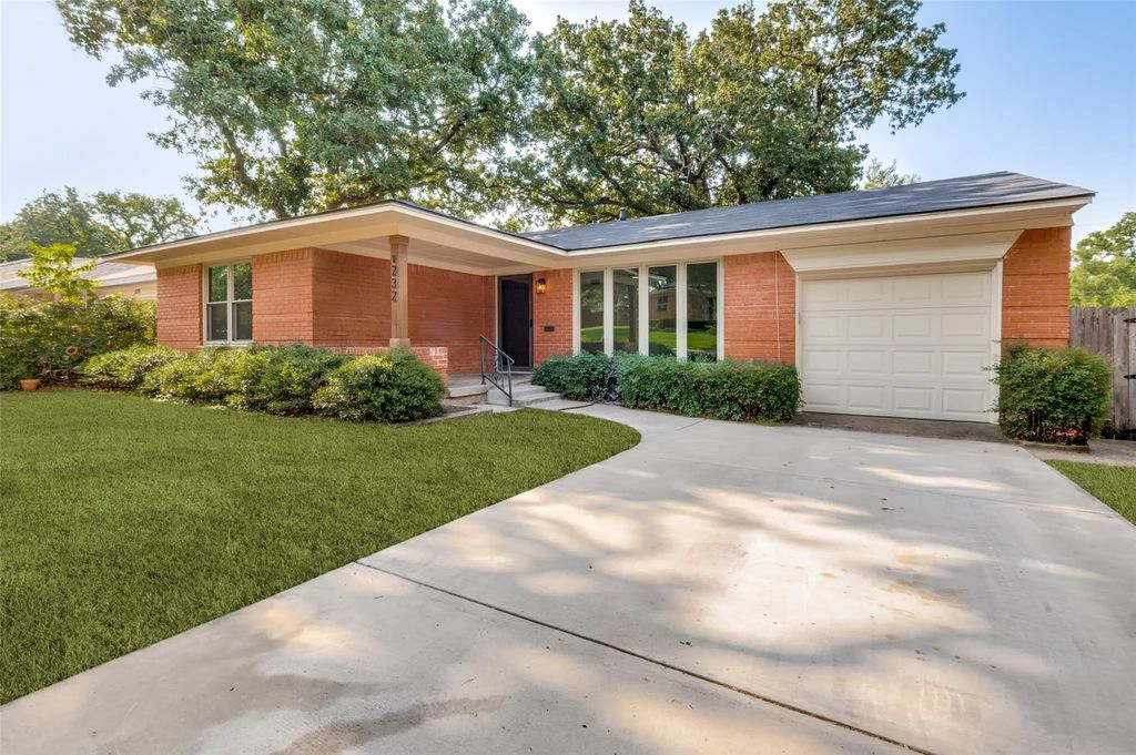 1232 Fair Oaks Drive, Irving