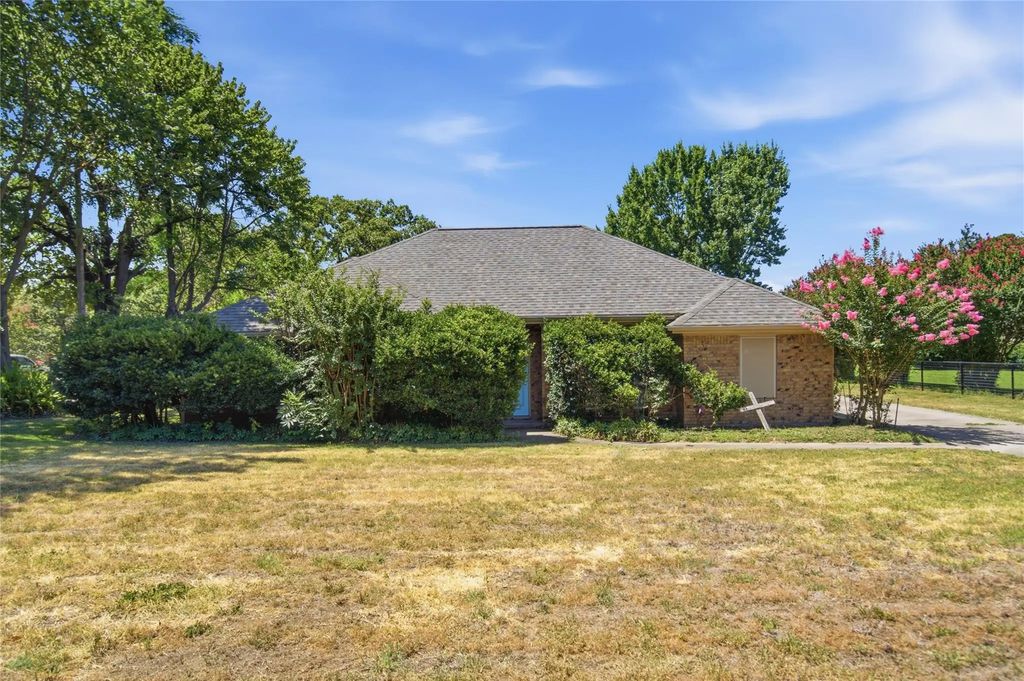 213 White Drive, Colleyville