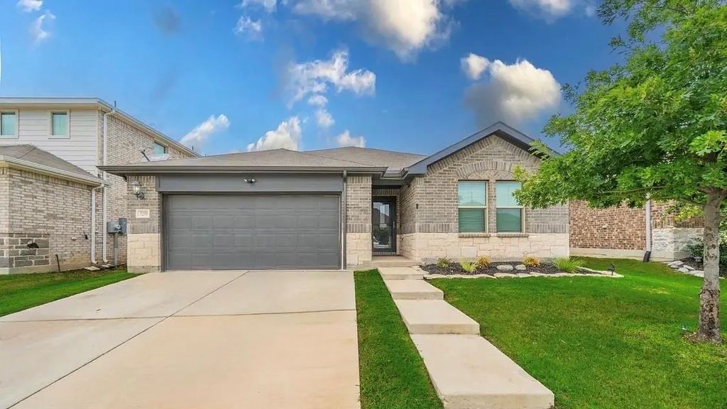 3250 Mccallister Way, Royse City