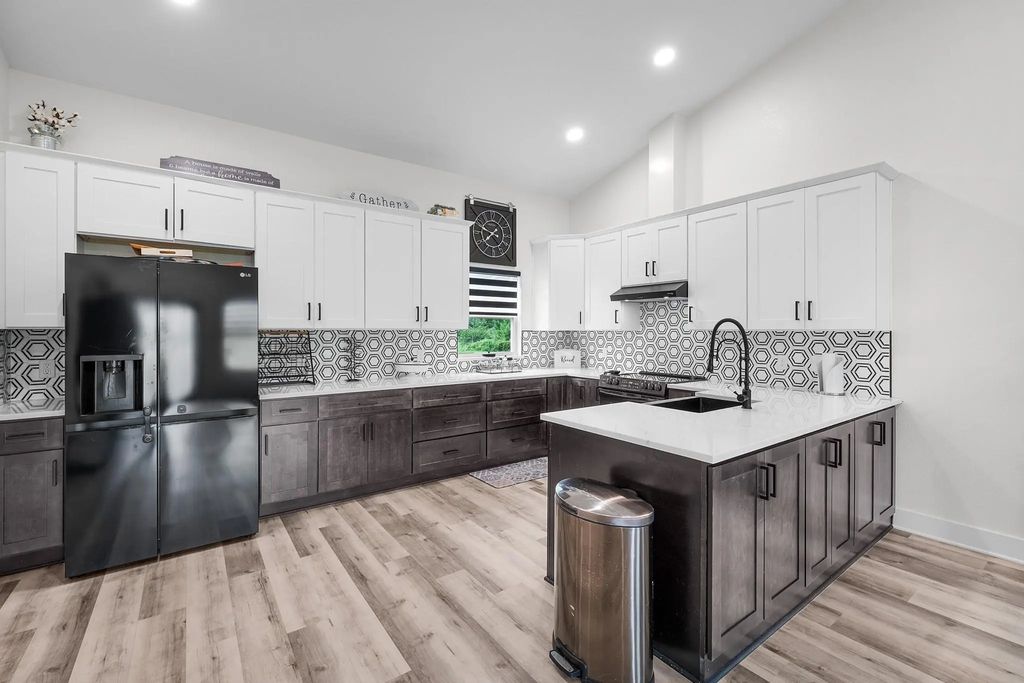 248 Private Road 6420, Alba