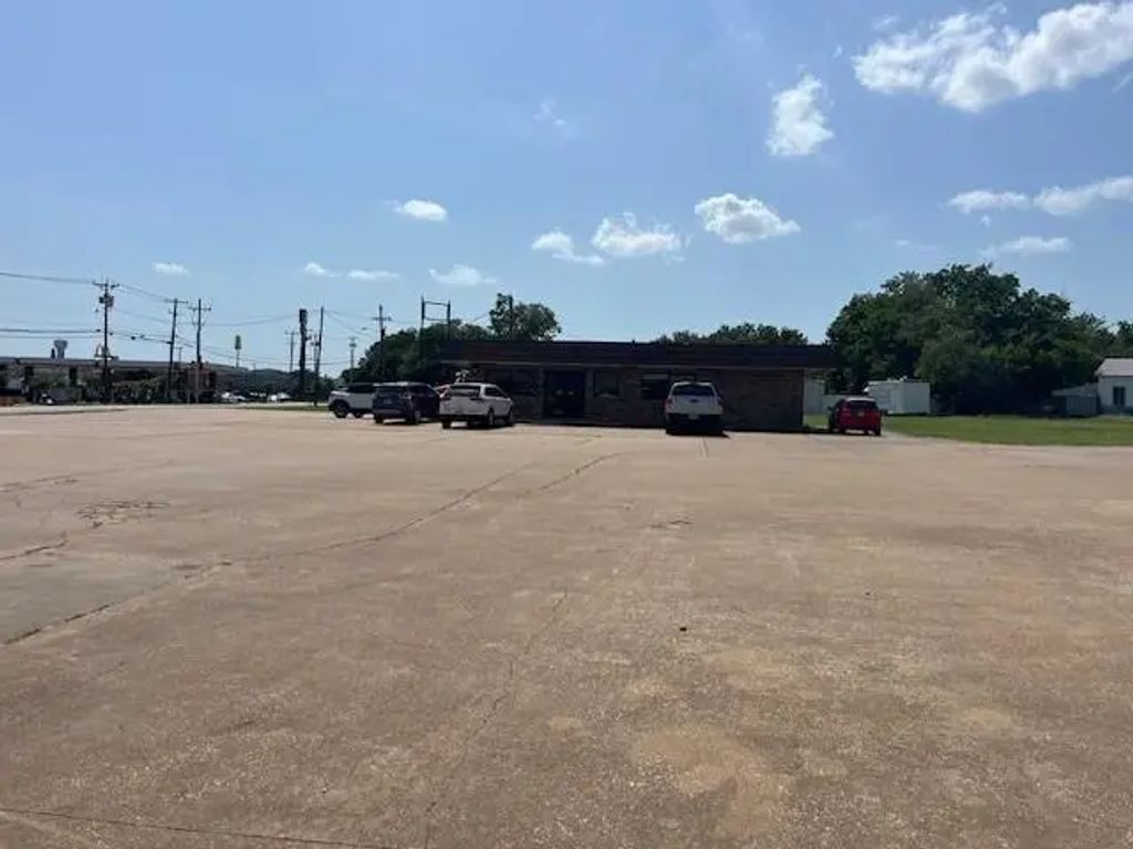 2900 W Morton Street, Denison