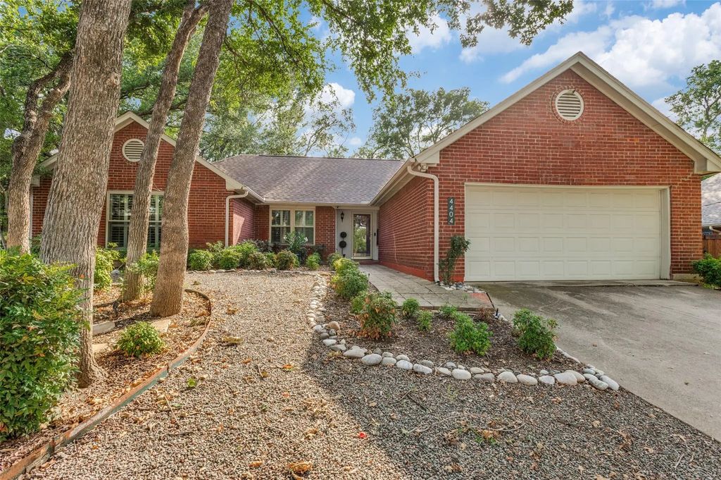 4404 Oak Brook Court, Arlington