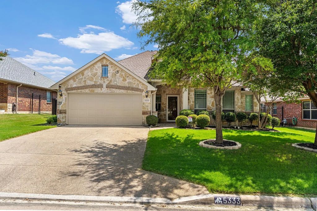 5333 Smokey Ridge Drive, Fort Worth