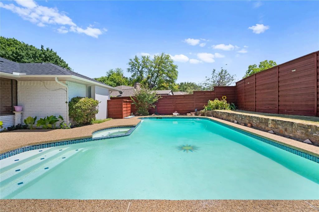 1315 Winding Brook Drive, DeSoto