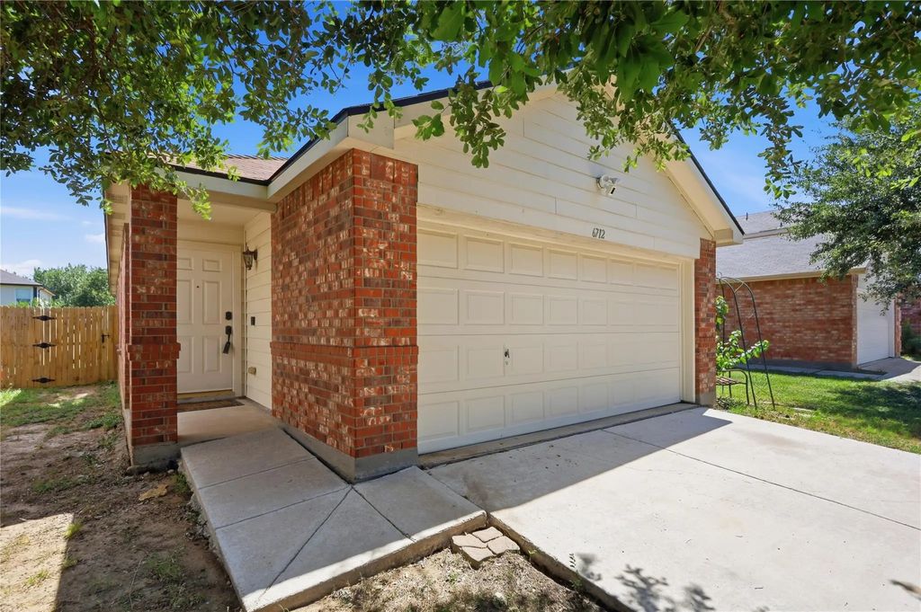 6712 Meadow Way Lane, Fort Worth
