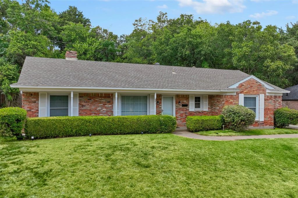 841 Brookwood Drive, Dallas