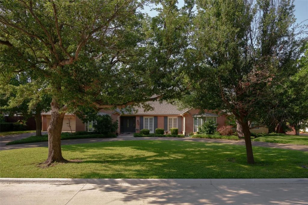 6131 Joyce Way, Dallas