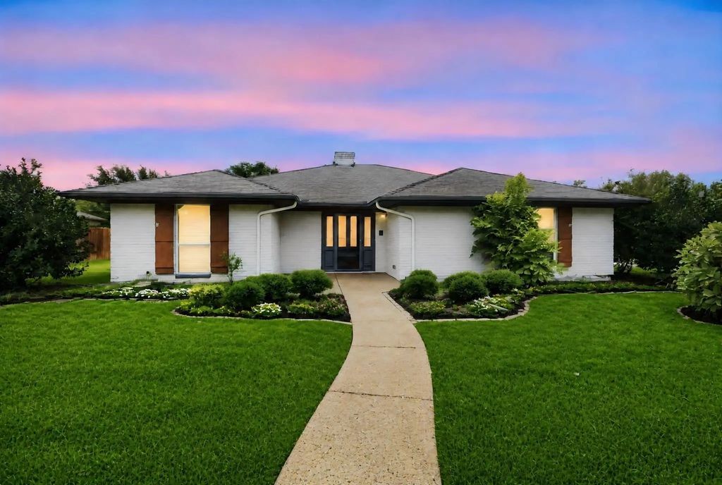 2005 Yorkstown Drive, Ennis