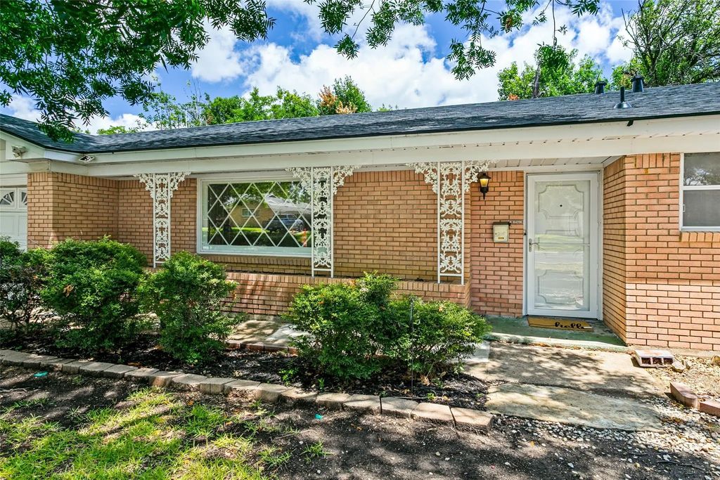 5729 Wharton Drive, Fort Worth