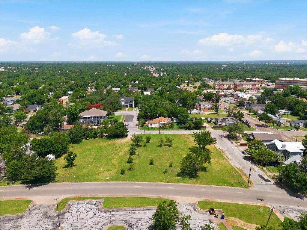 1104 N 18a Street, Waco