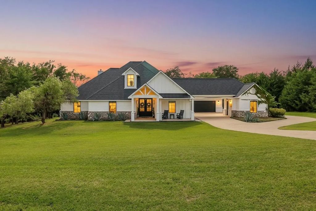 1901 Spring Mountain Road, Cross Roads