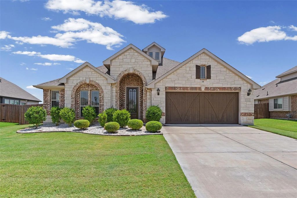 1312 Thicket Drive, Mansfield