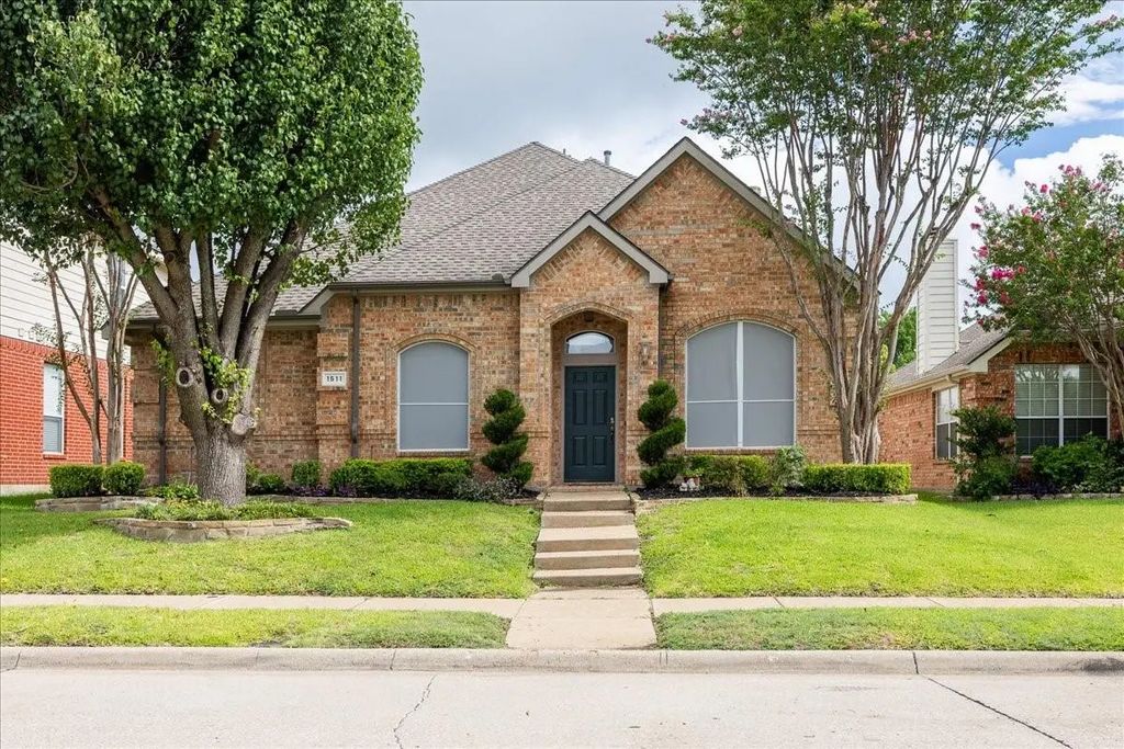 1511 Fallcreek Court, Allen