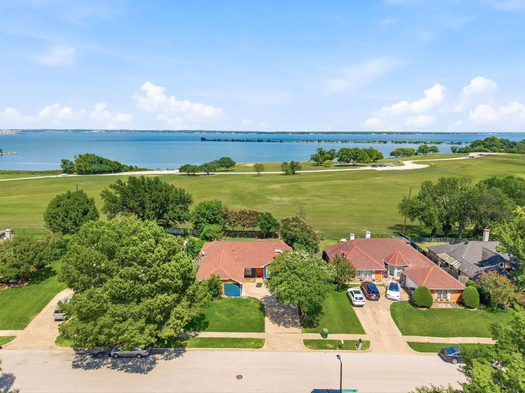 5402 Peninsula Way, Garland