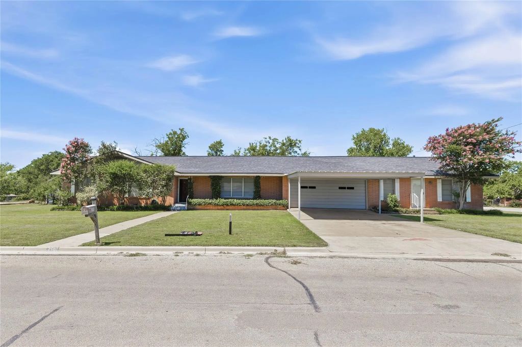 1301 15th Street, Brownwood
