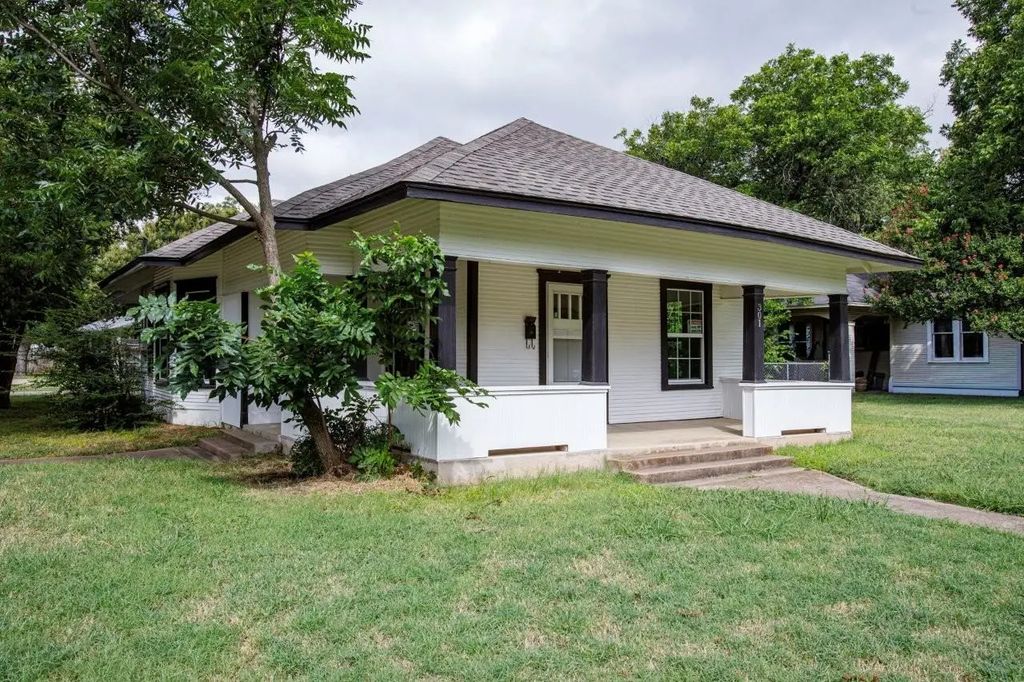 301 Madison Street, Cleburne