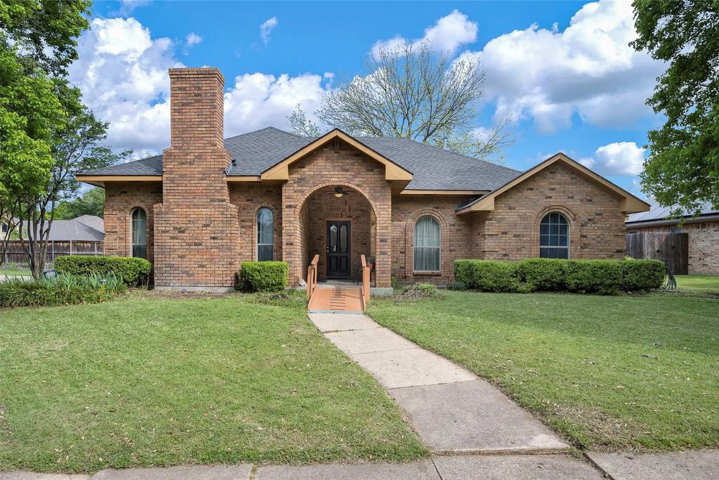 3805 Thornhill Way, Rowlett