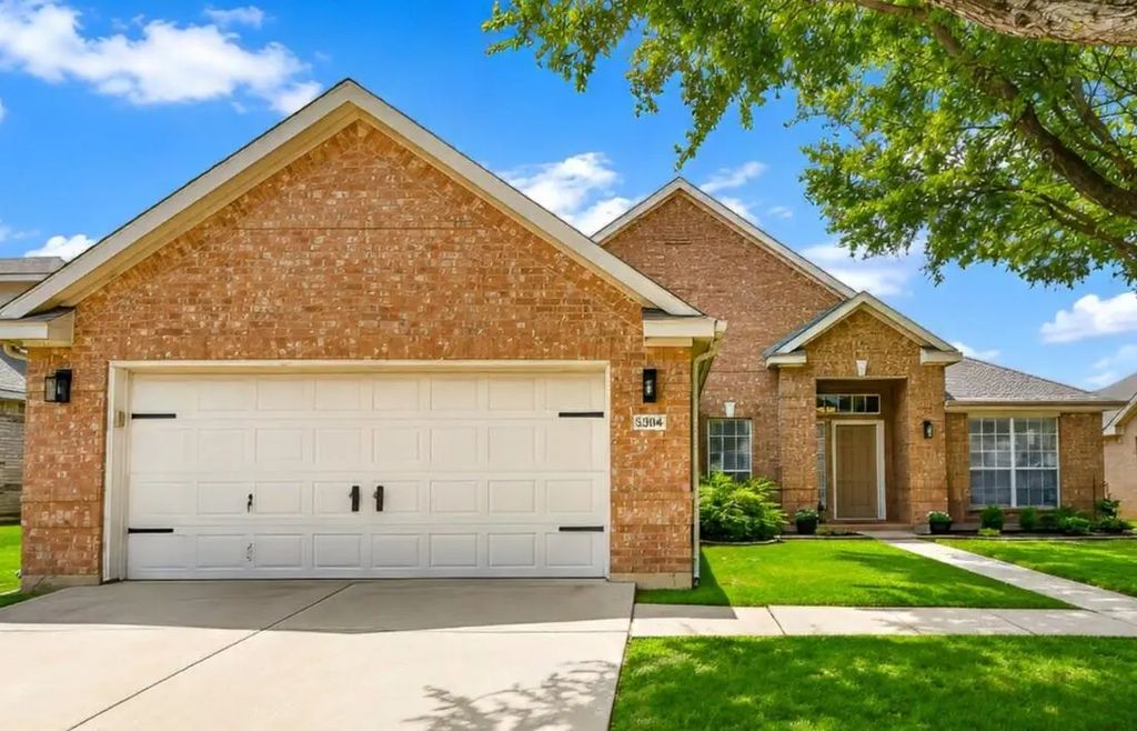 5304 Fox Run Drive, Watauga