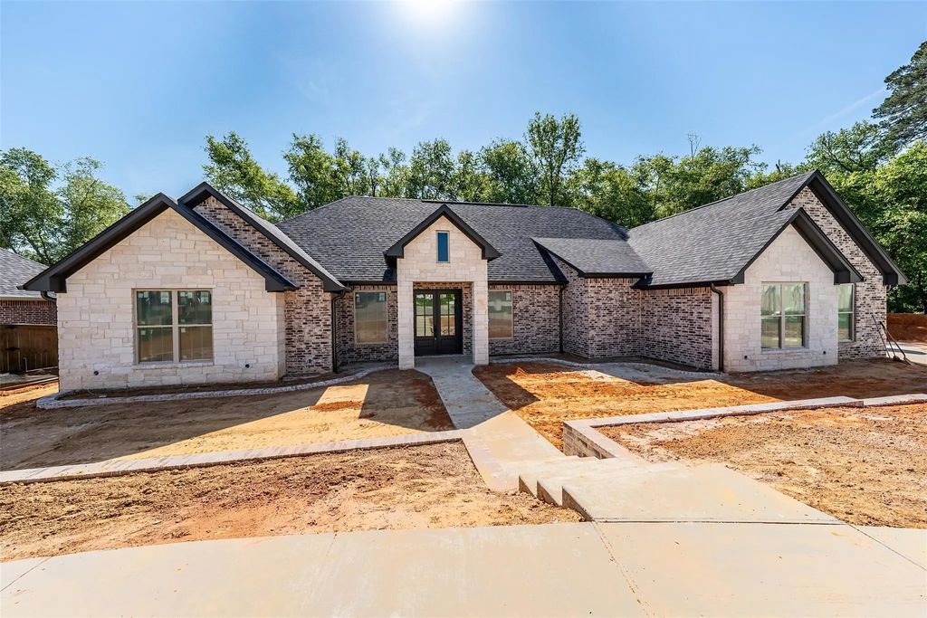 2546 Barton Creek Circle, Tyler