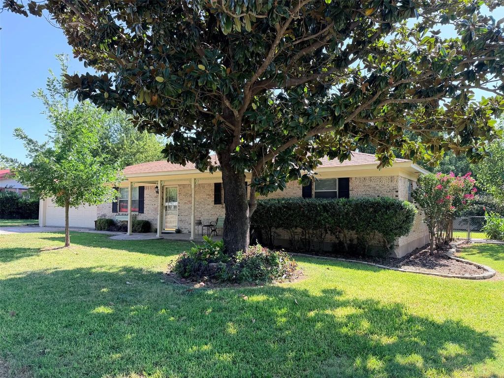 202 Shoshone Street, Comanche