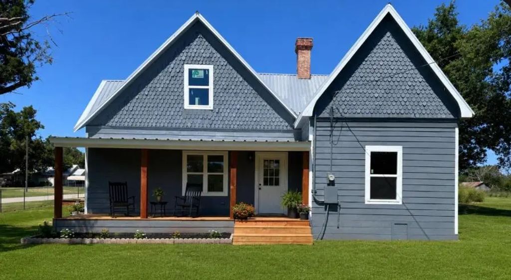 700 Avenue H, Blanket