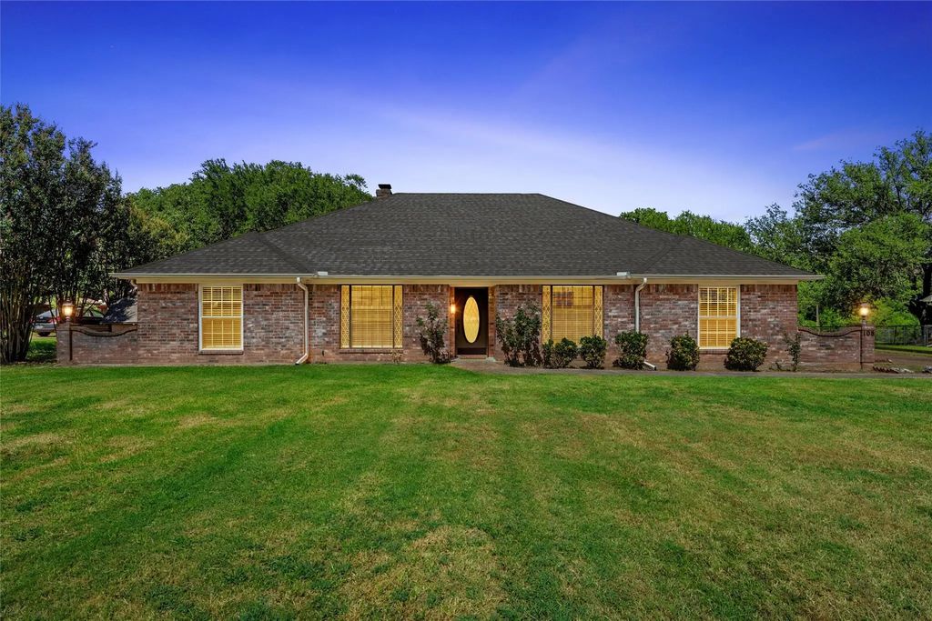 108 Spring Creek Street, Lacy Lakeview