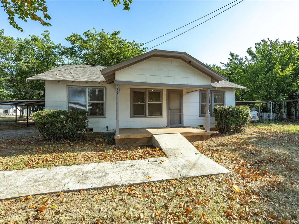 630 W Thompson Street, Jacksboro