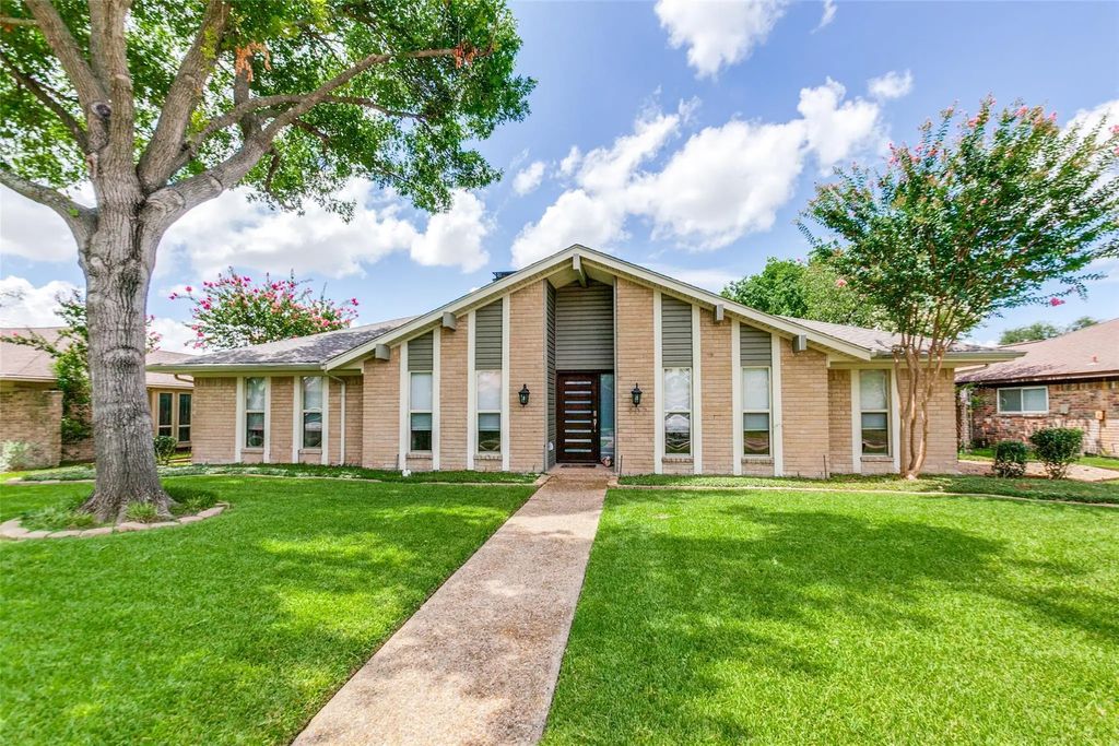 902 Windsong Trail, Richardson