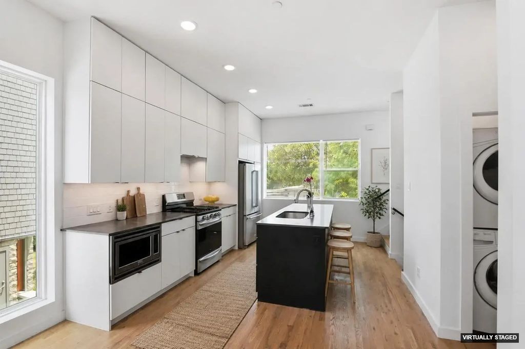 427 W 10th Street 101, Dallas
