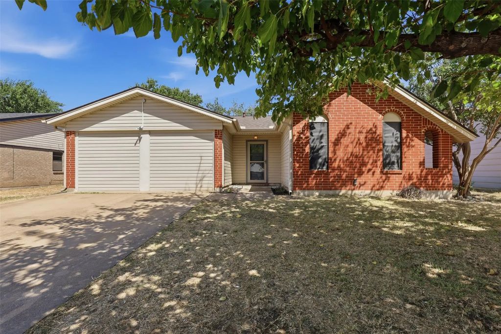 1420 Laurel Lane, Cleburne
