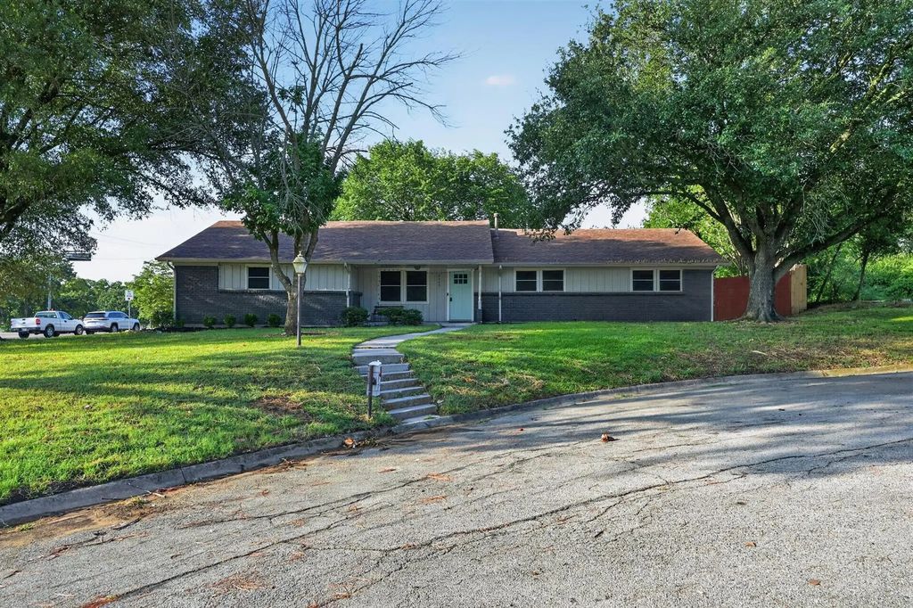 2403 Robin Circle, Denton