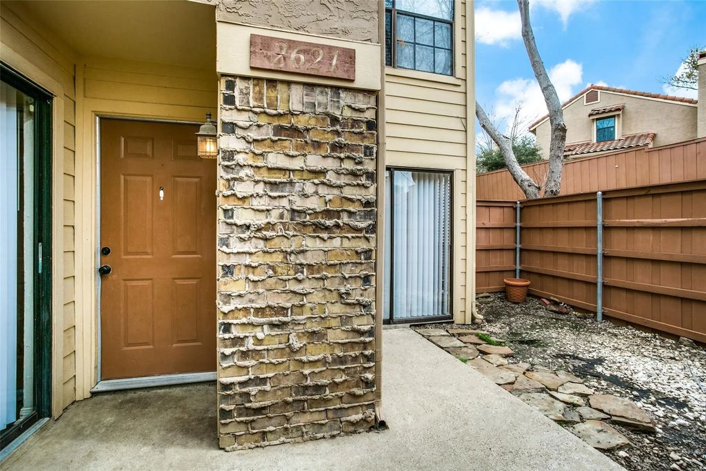 2621 Piedras, Irving