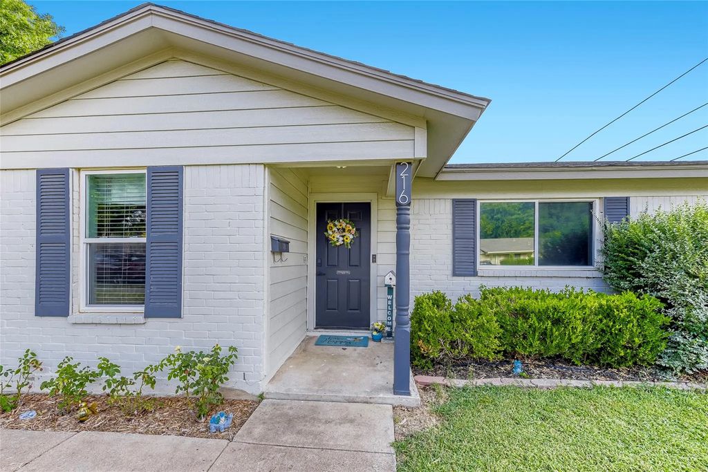 216 N Prairie View Road, Crowley