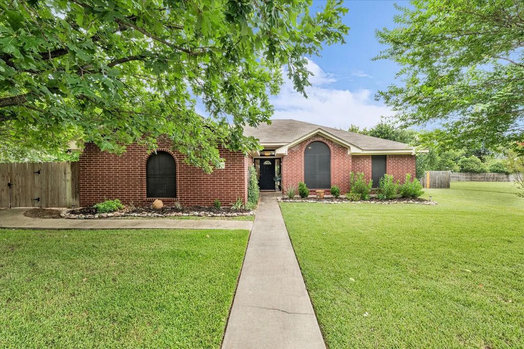 907 Dogwood Street, Robinson