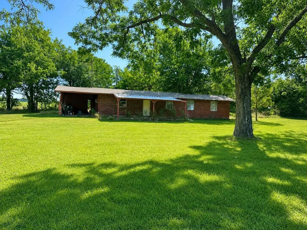 34270 State Hwy 64, Wills Point