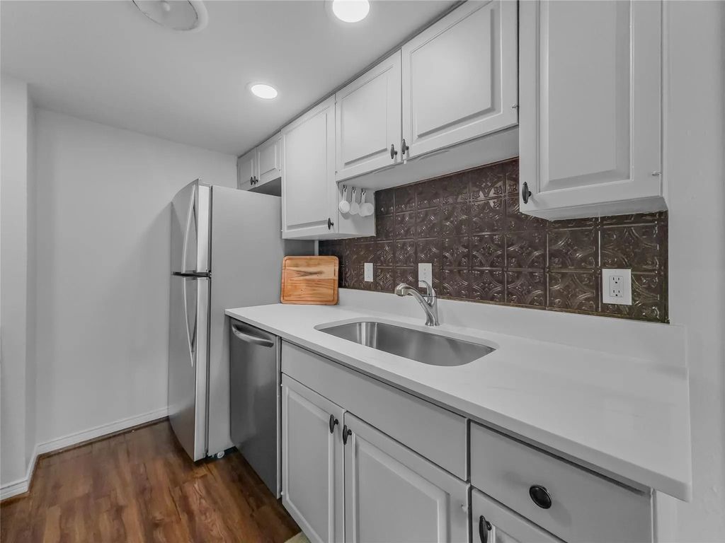 15922 Club Crest Drive 2107, Dallas
