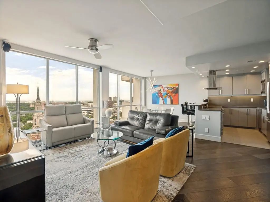 6211 W Northwest Highway 1707, Dallas