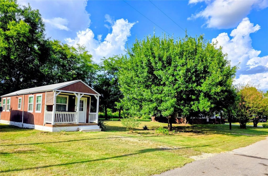 710 County Road 2298, Mineola