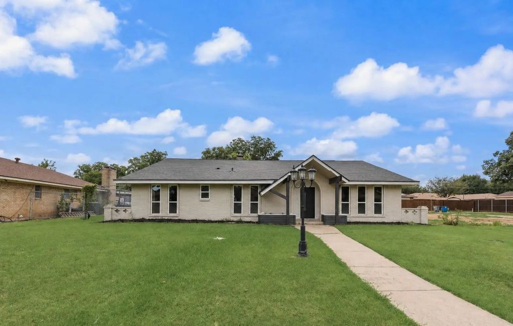 3914 Shady Hollow Lane, Dallas