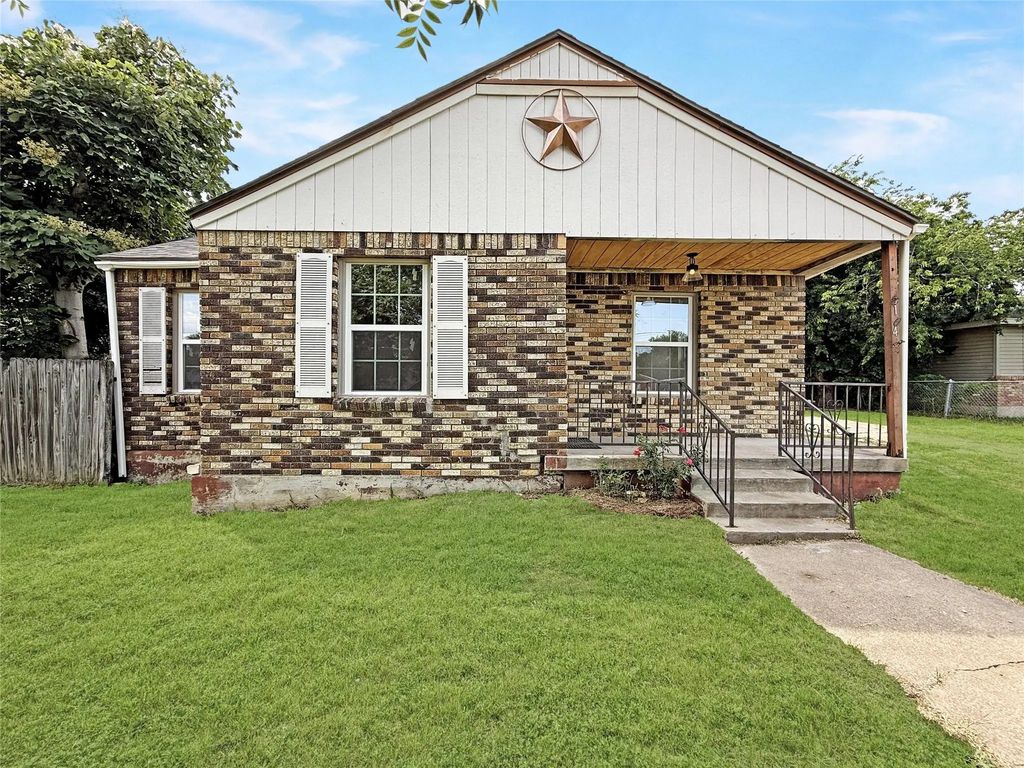 104 S 6th Street, Godley