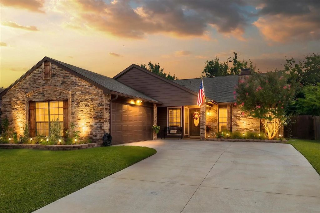 510 Rosewood Lane, Forney