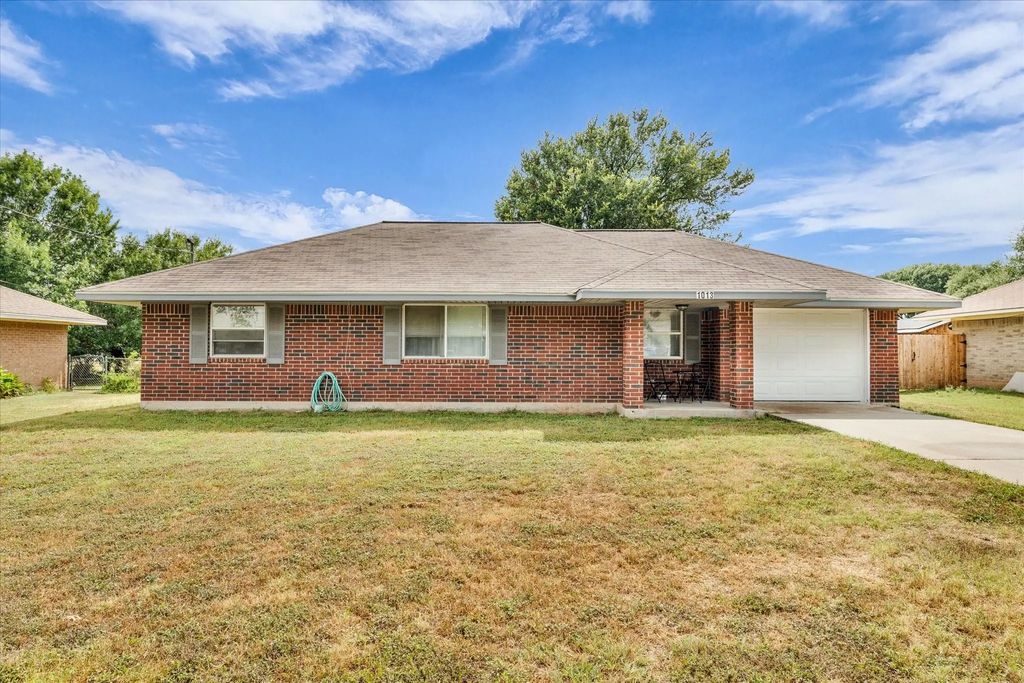 1013 S Madison Street, McGregor