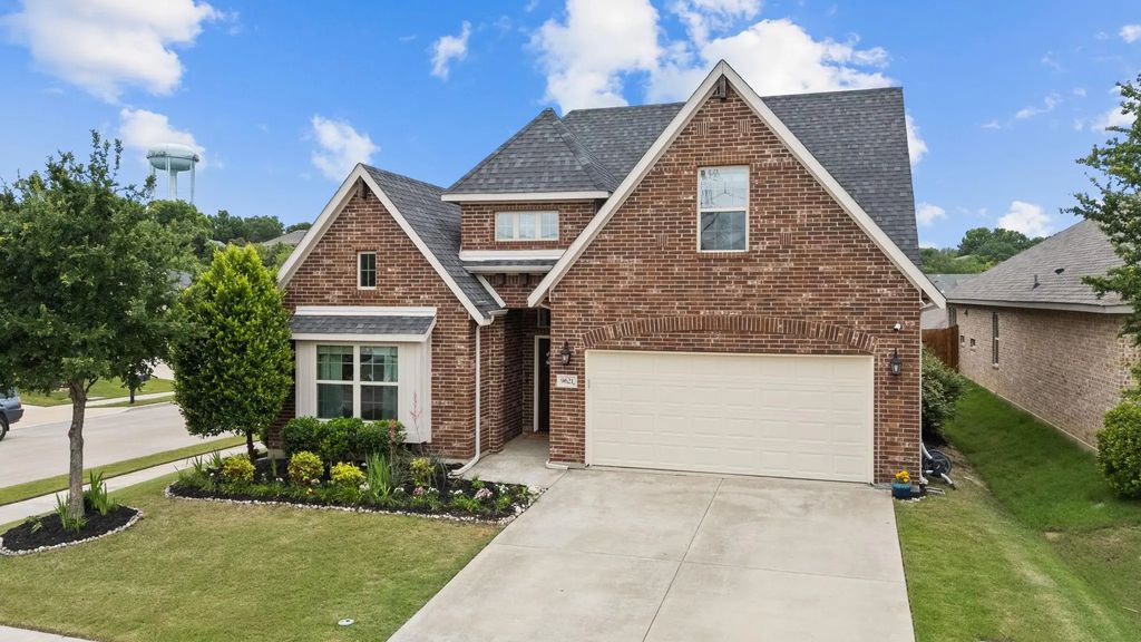 9621 Rosina Trail, Fort Worth