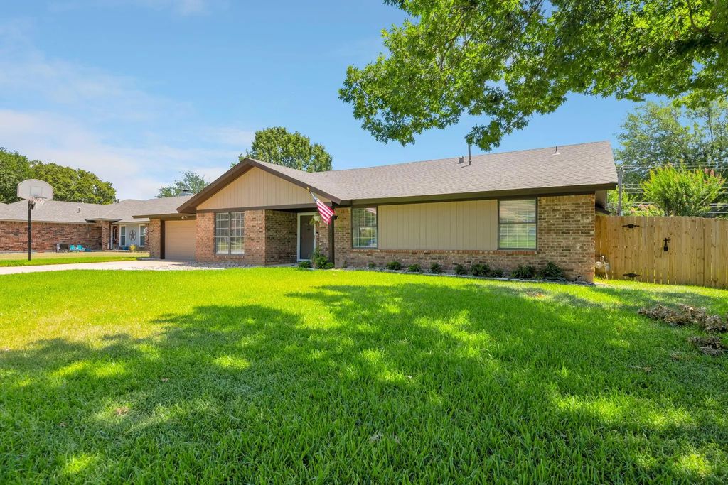 2127 Tanglewood Drive, Grapevine