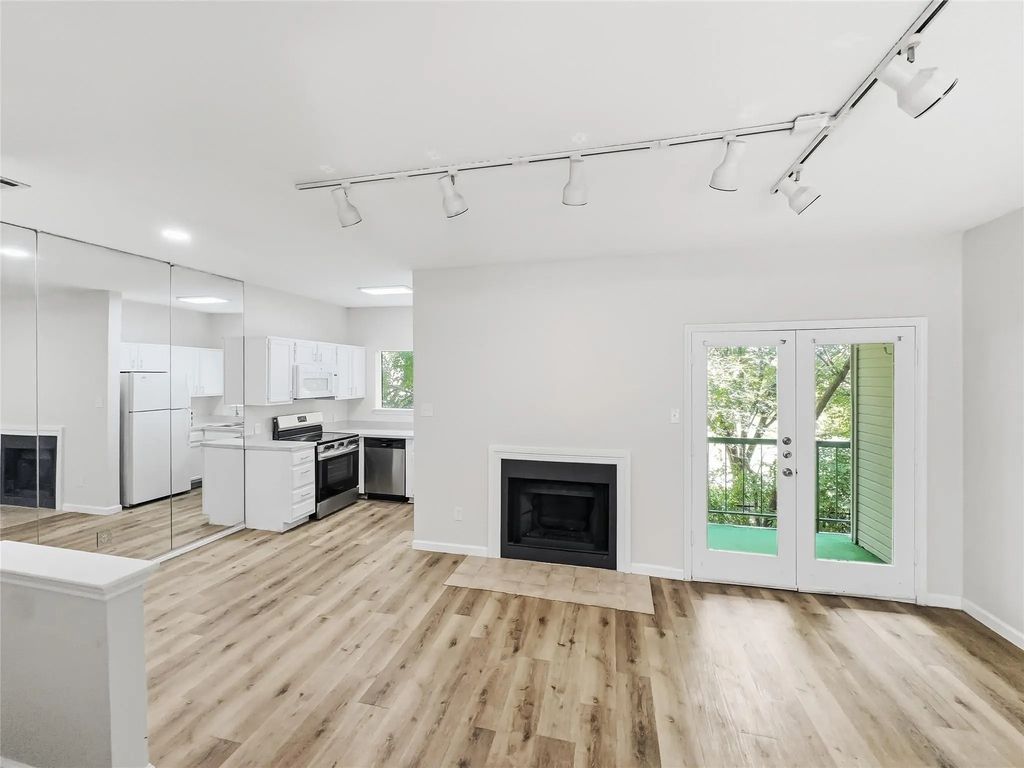 7126 Holly Hill Drive 210, Dallas