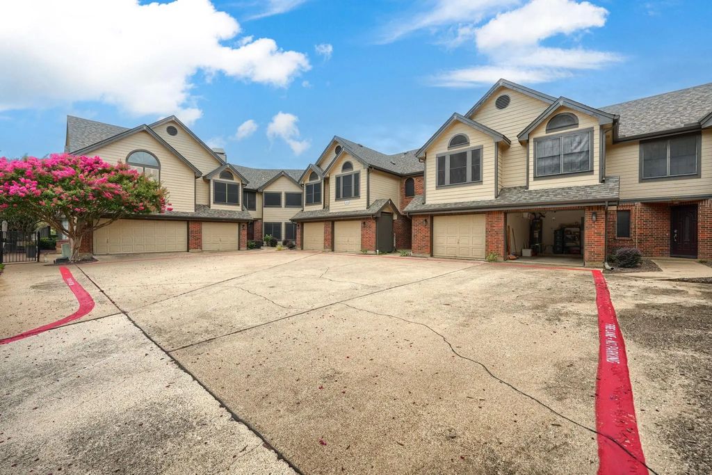 406 Santa Fe Trail 45, Irving