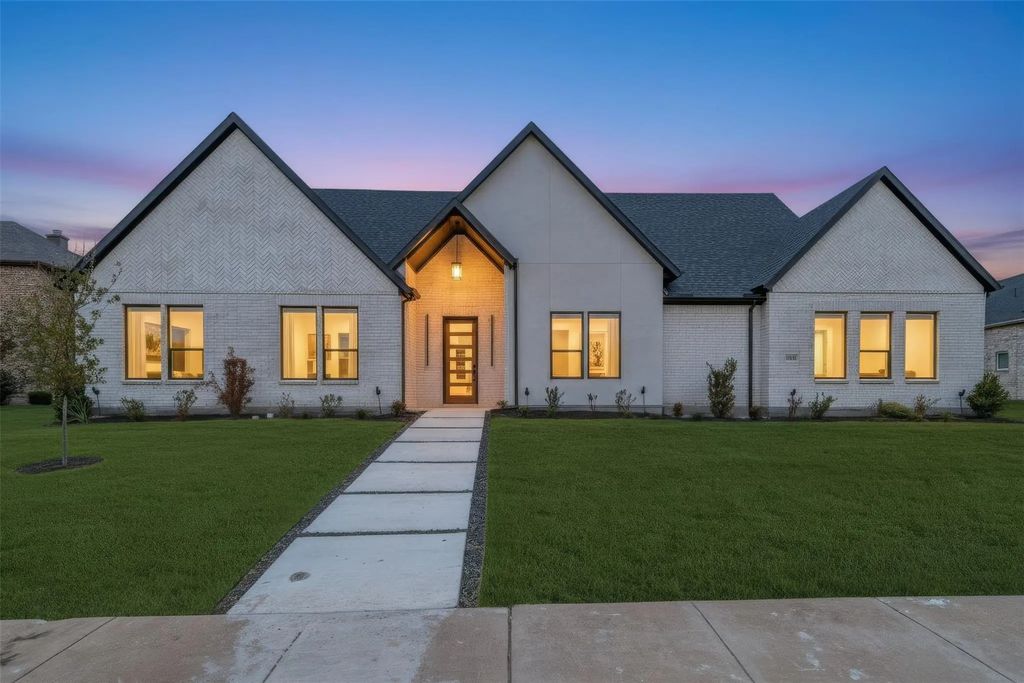 1104 Devonshire Drive N, Forney
