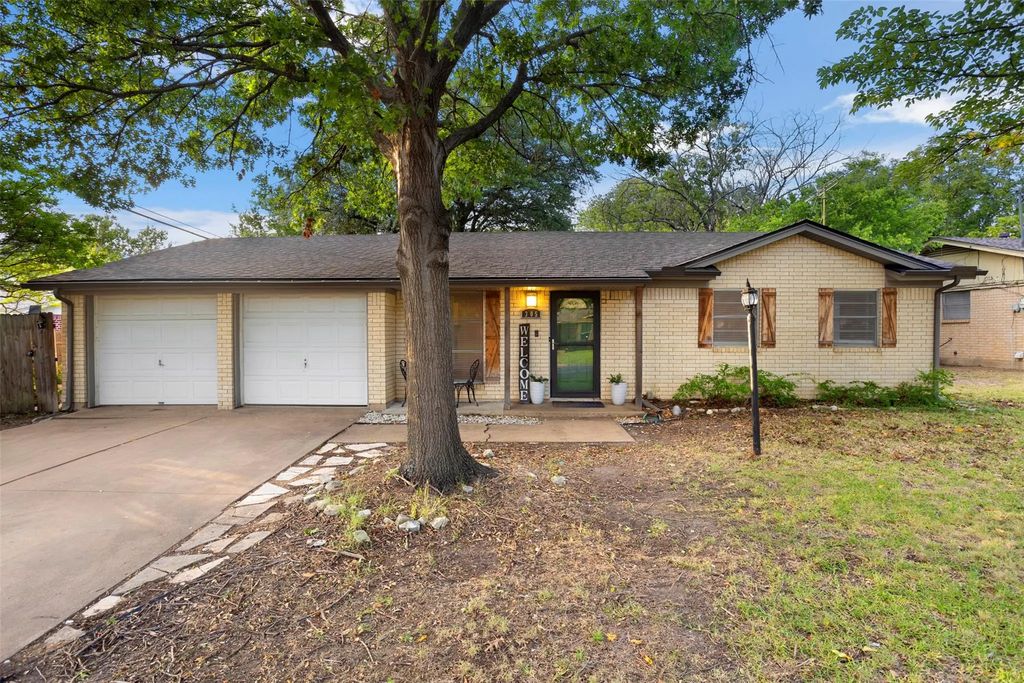305 Ne Todd Street, Burleson