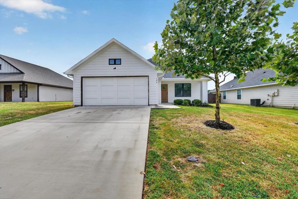 106 Clover Circle, Weatherford